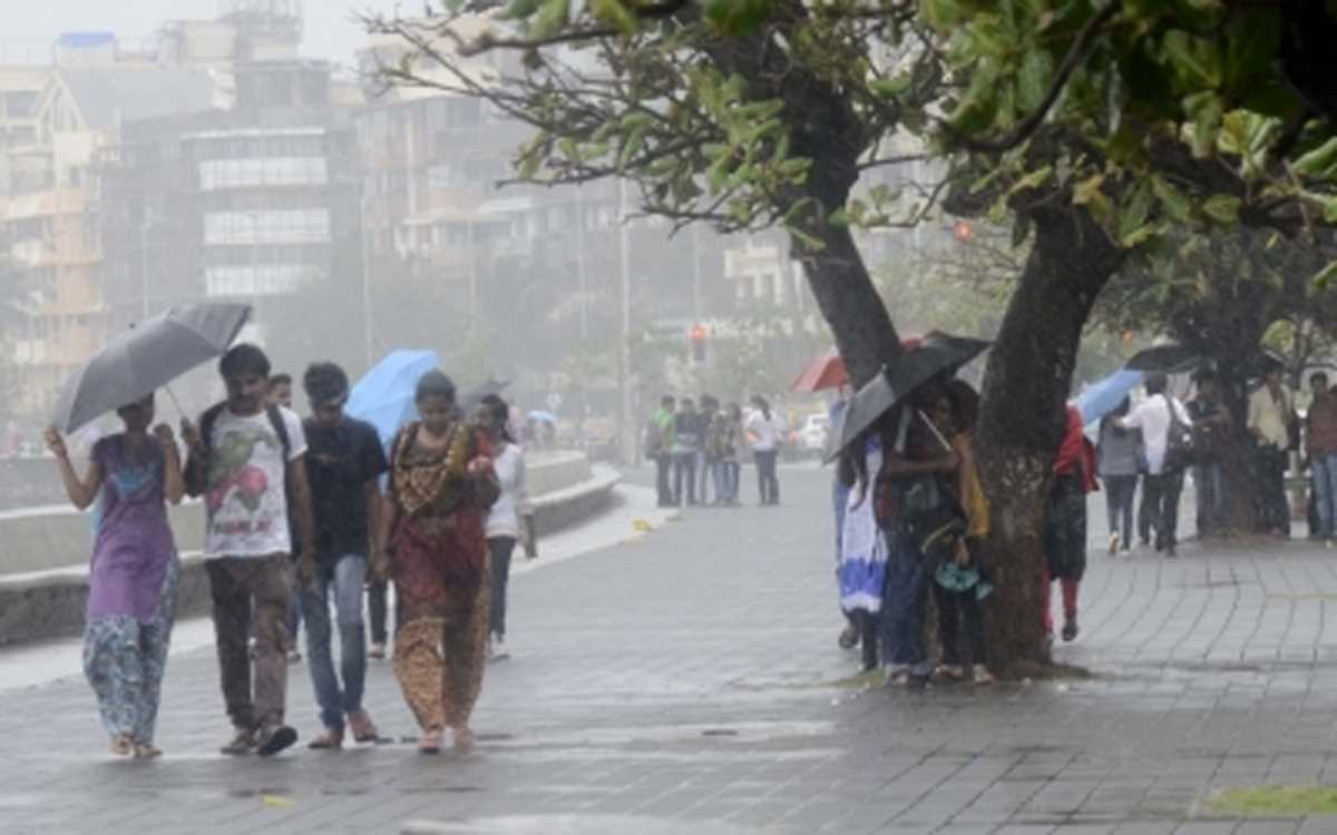 मुंबई में भारी बारिश के कारण मकान ढहने से 6 सप्ताह के लड़के और एक व्यक्ति की मौत